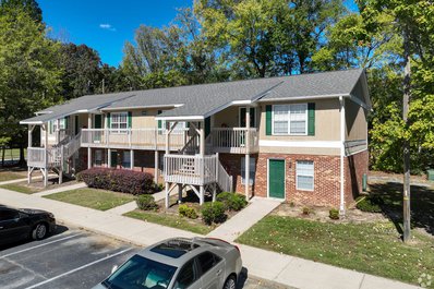 living room at Cedar Trace located in Greensboro, NC